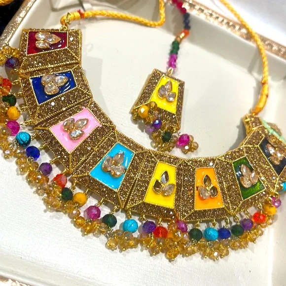 Navratan Gold Tone Jadau Choker Necklace Set Necklace, earrings and tikka) - Picture 4 of 10